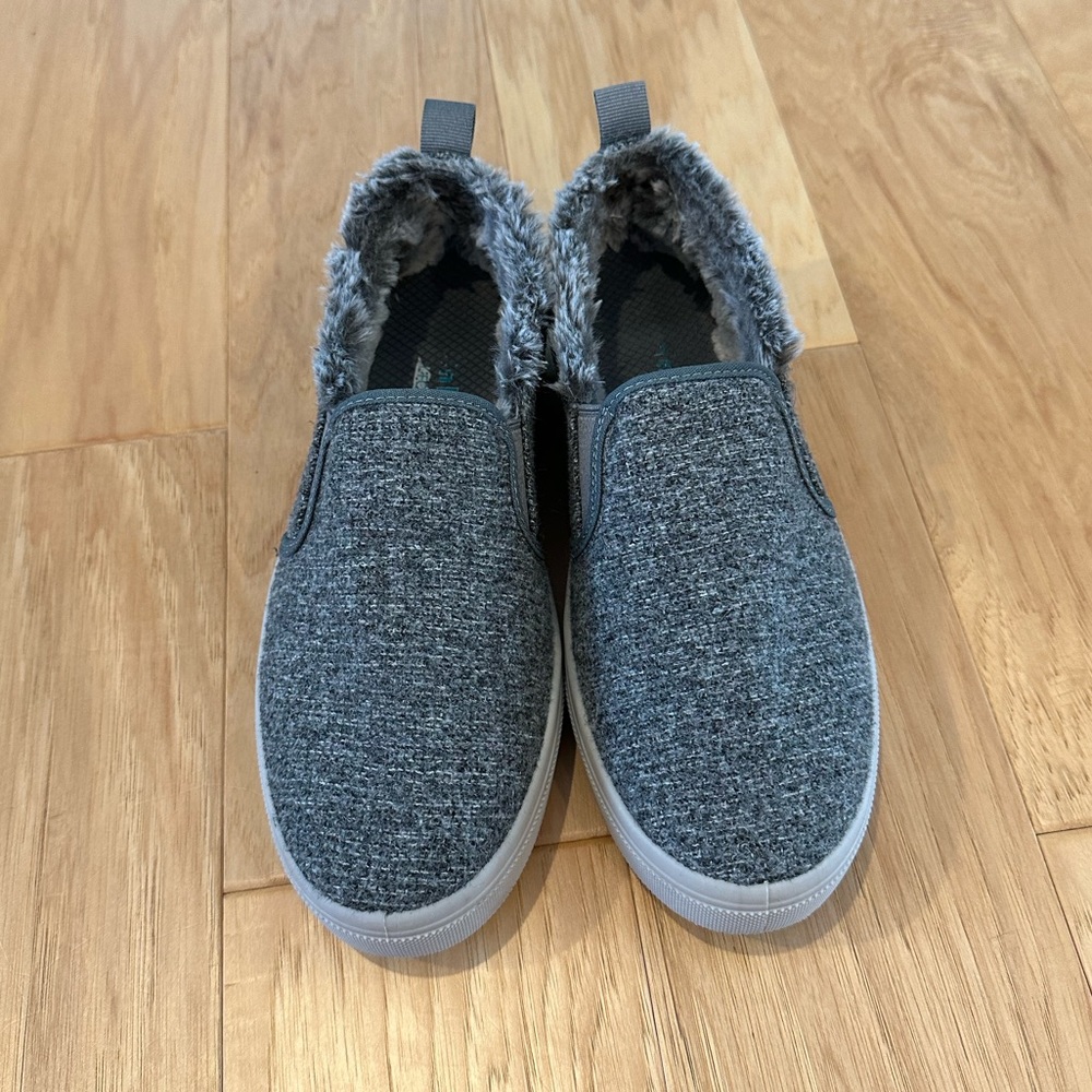 Sketchers Memory Foam slip-on shoes with faux-fur; women’s size 9; gray. Used. - Picture 5 of 5